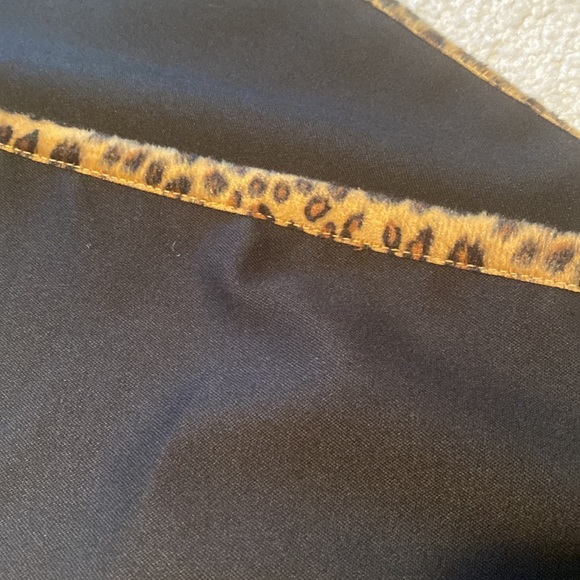 Slim black pants with leopard stripe - Picture 2 of 2